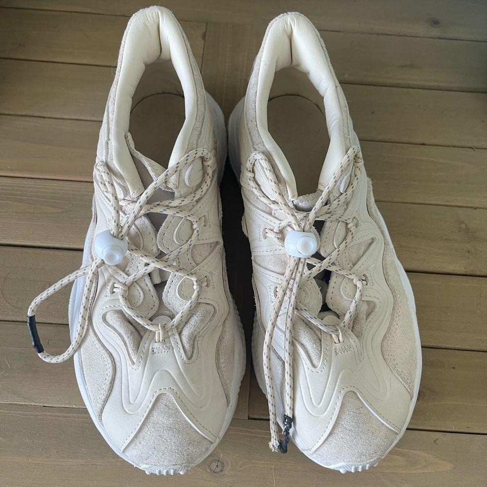 ADIDAS OZWEEGO BEIGE SIZE W7 - Picture 5 of 8